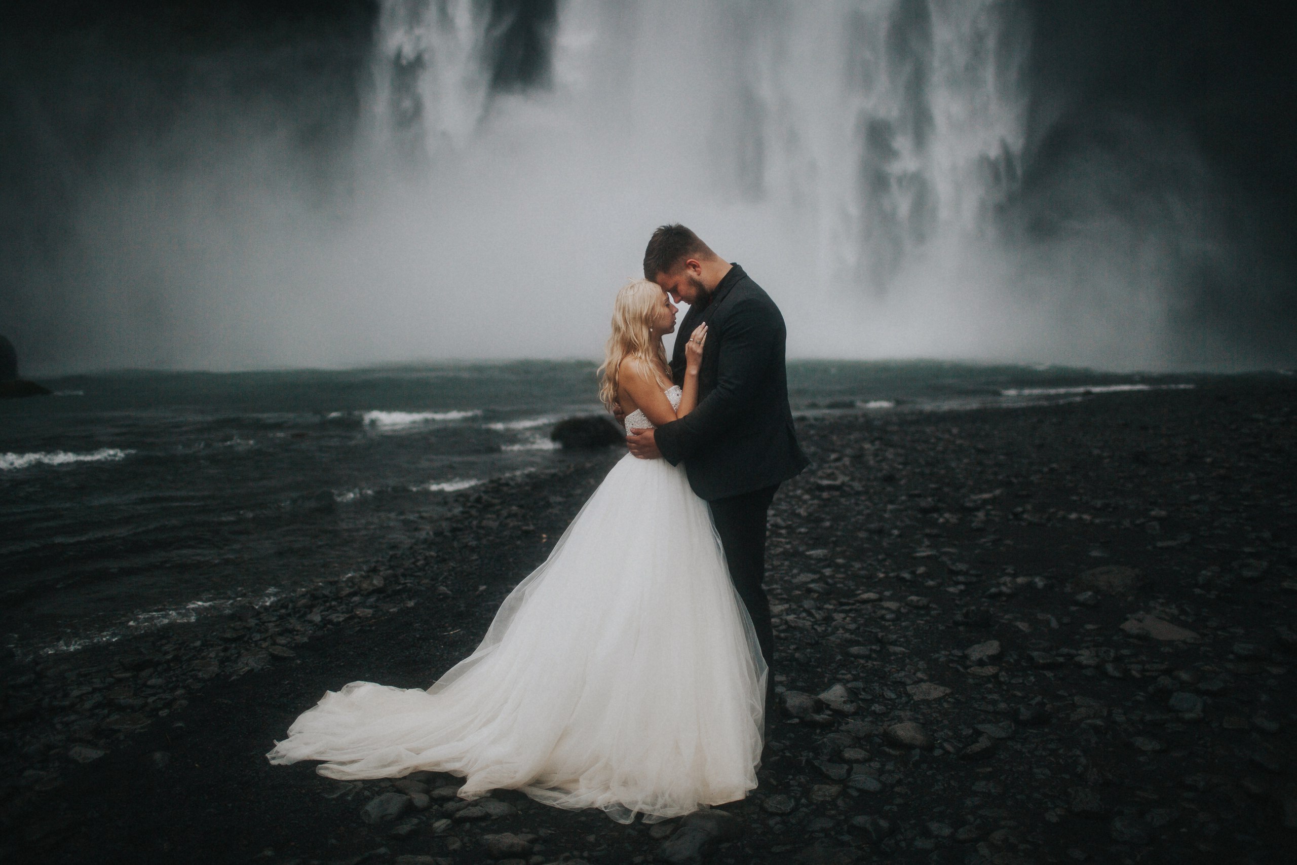 Погоде вопреки, или как организовать свадебную фотосессию в Исландии