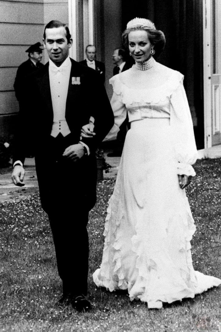 Из архивов: как выглядели королевские свадьбы 80 и 50 лет назад