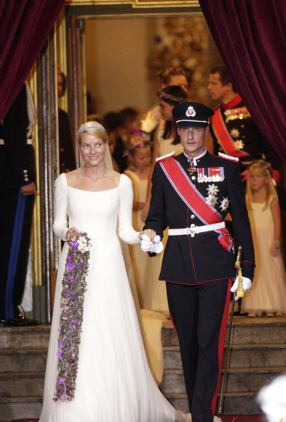 Из архивов: как выглядели королевские свадьбы 20 лет назад