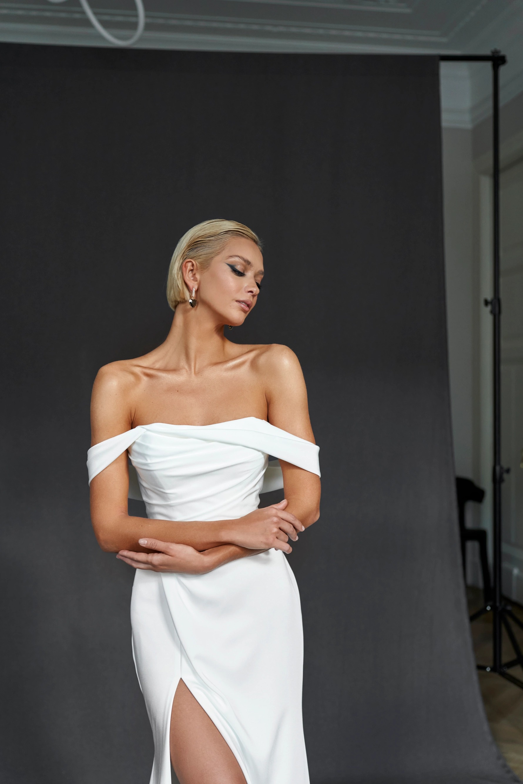 Свадебные платья в стиле минимализм: 3 идеи для тех, кто любит составлять образы