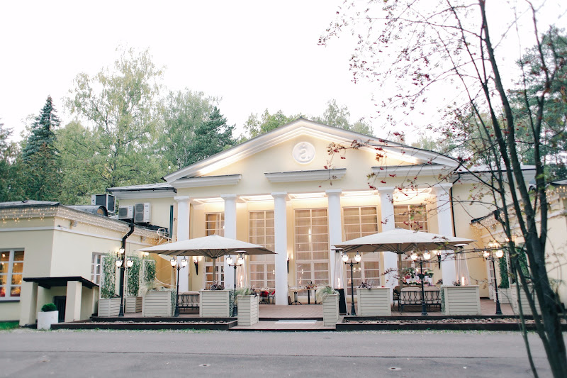 Где провести свадьбу в 2024 году: обзор 7 красивых площадок в Москве и Подмосковье