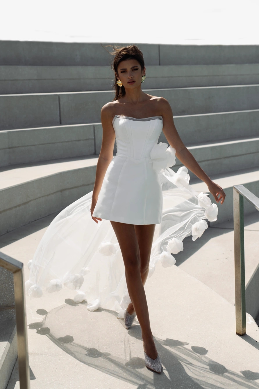 Красота в простоте: коллекция 2025 свадебных платьев бренда «Марта»